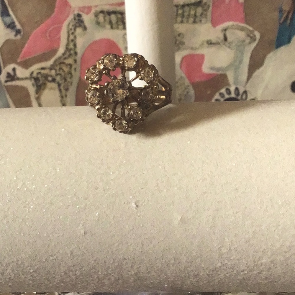 Antique beautiful crown ring